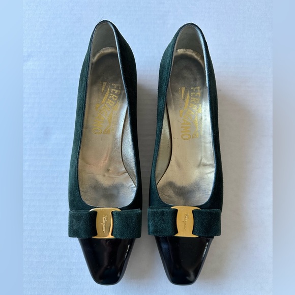 Classic Salvatore Ferragamo Dark Green Suede Bow Low Heel Pumps.Size 7 - Picture 2 of 10